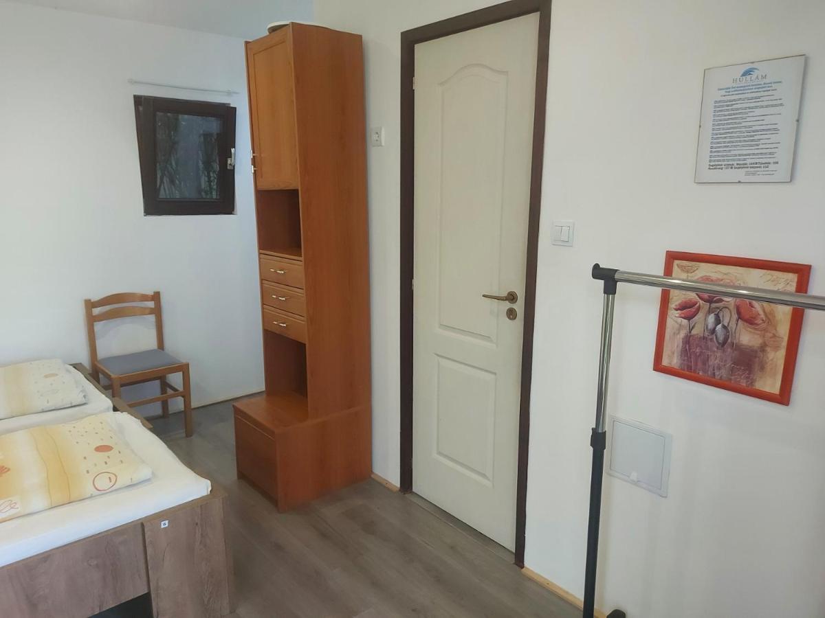 Hullam Panzio Bed & Breakfast Hajdúszoboszló Екстериор снимка