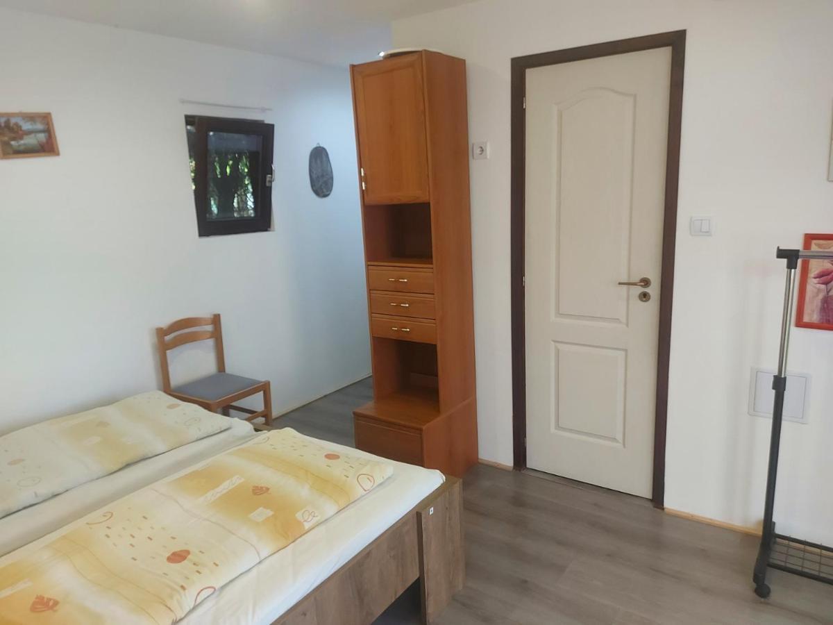 Hullam Panzio Bed & Breakfast Hajdúszoboszló Екстериор снимка