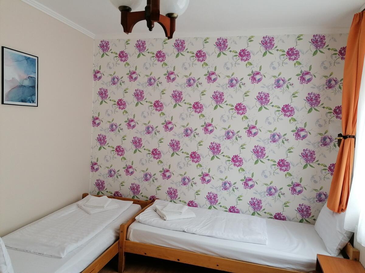 Hullam Panzio Bed & Breakfast Hajdúszoboszló Екстериор снимка