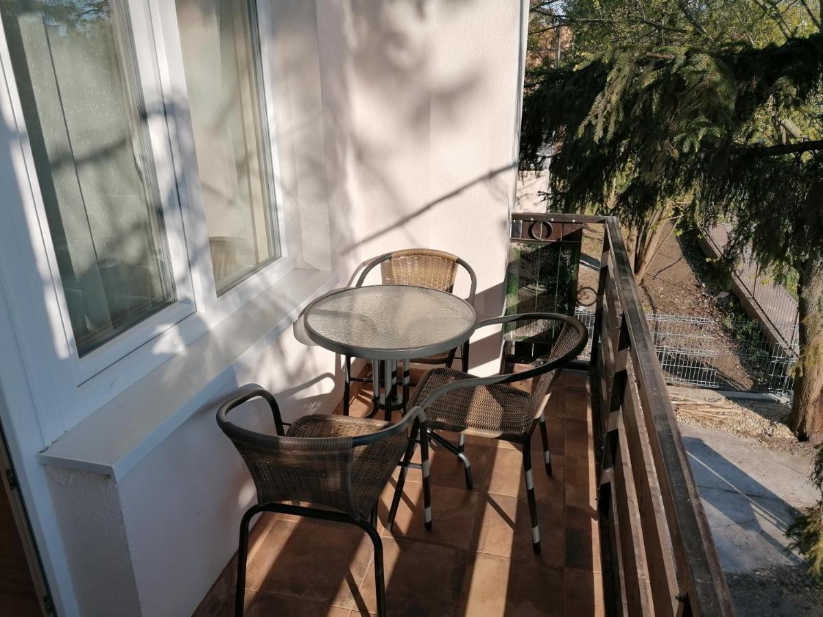 Hullam Panzio Bed & Breakfast Hajdúszoboszló Екстериор снимка