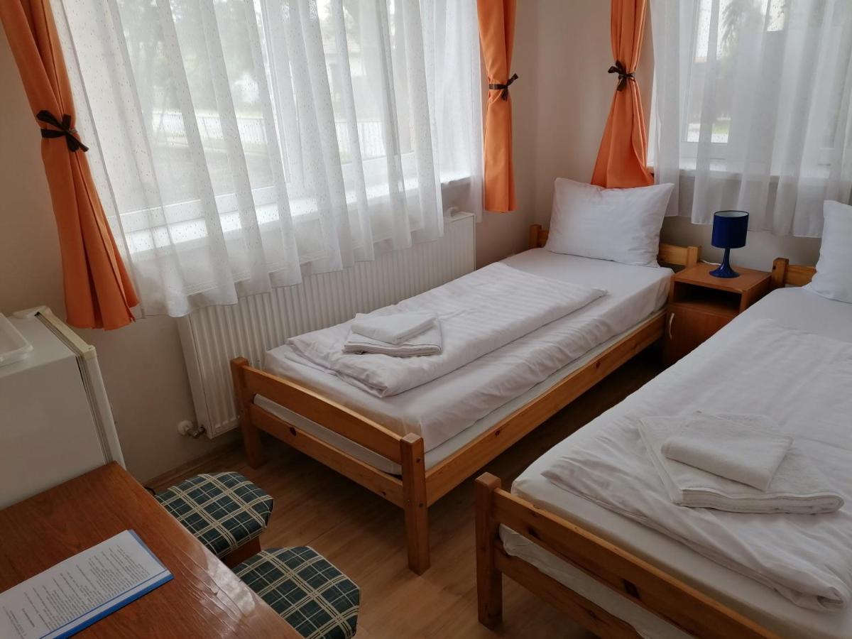 Hullam Panzio Bed & Breakfast Hajdúszoboszló Екстериор снимка