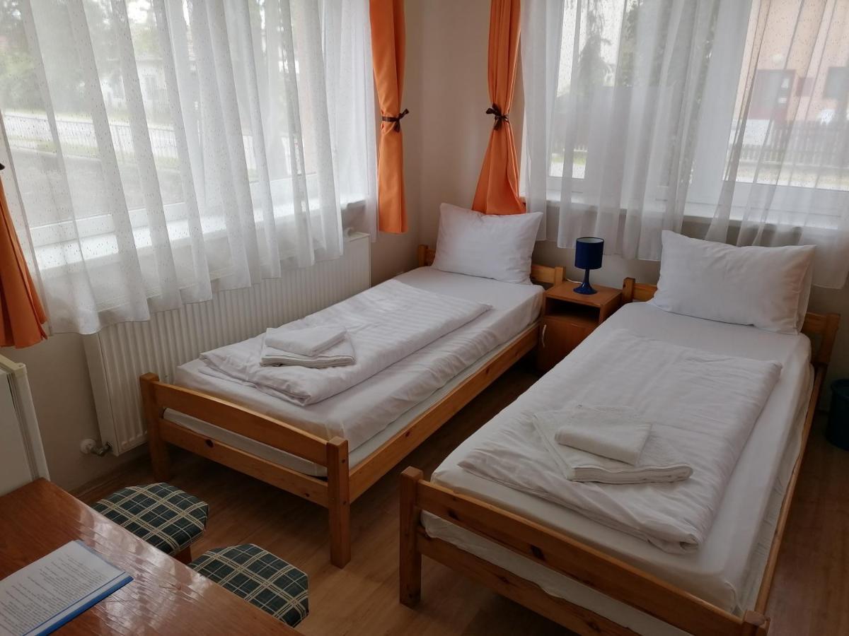Hullam Panzio Bed & Breakfast Hajdúszoboszló Екстериор снимка